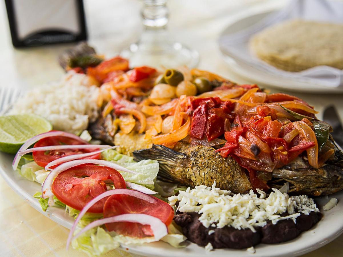 كوستا إسميرالدا Hotel Y Restaurant Casa Del Mar المظهر الخارجي الصورة